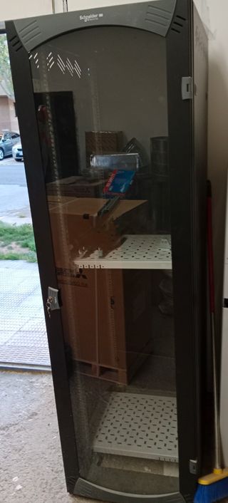 Armario Rack Schneider Electric