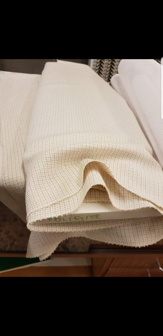 Telas manualidades diferentes colores y calidades.