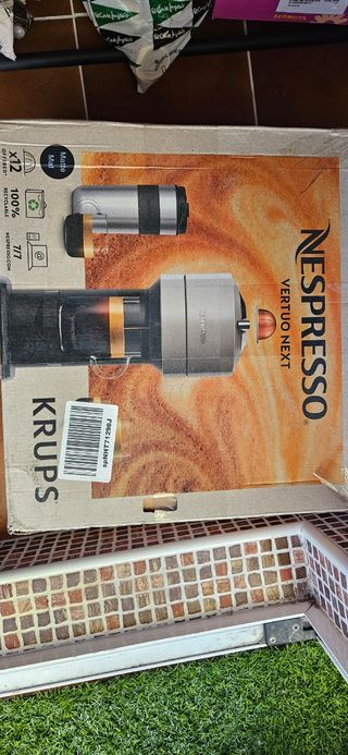 Cafetera Nespresso Vertuo Next Negra
