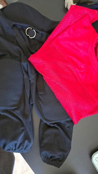 Pantalón y camiseta fútbol americano