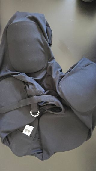 Pantalón y camiseta fútbol americano