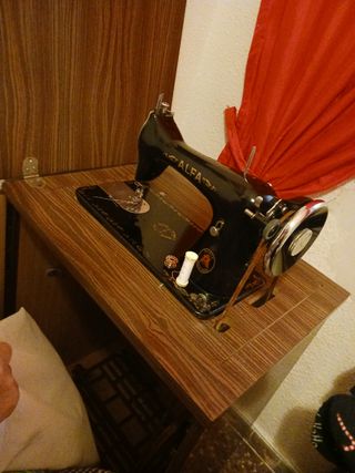 Máquina coser Alfa - Antigua