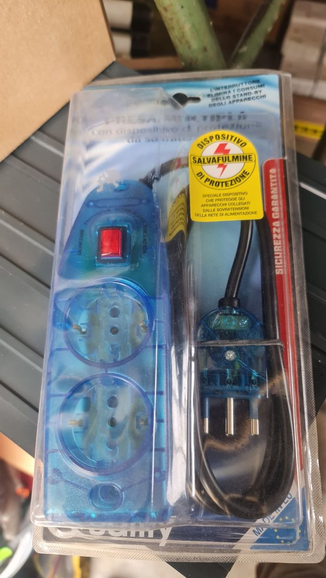 Presa multipla 2 prese azzurra nuova