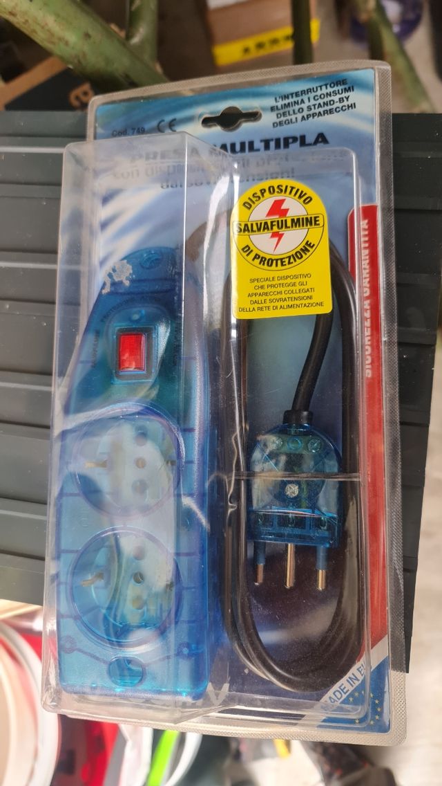 Presa multipla 2 prese azzurra nuova