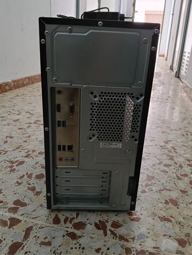Torre PC ASUS negra