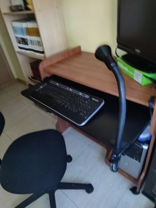 Mesa escritorio y silla (recoger en Parla)