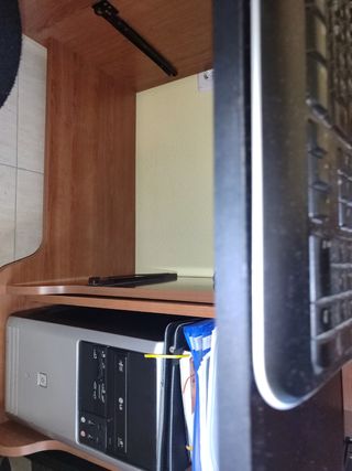 Mesa escritorio y silla (recoger en Parla)