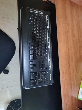 Mesa escritorio y silla (recoger en Parla)