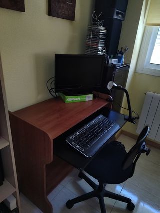 Mesa escritorio y silla (recoger en Parla)