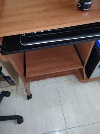 Mesa escritorio y silla (recoger en Parla)