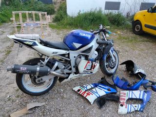 Yamaha R6 - Moto deportiva