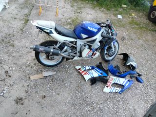 Yamaha R6 - Moto deportiva