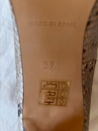 Zapatos  marca
Azul. Estamoado piel de serpiente.