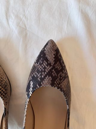 Zapatos  marca
Azul. Estamoado piel de serpiente.