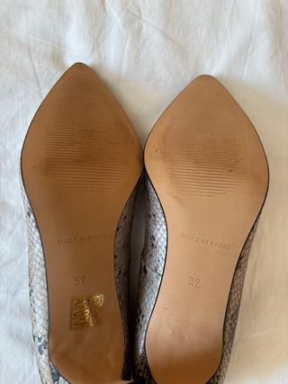 Zapatos  marca
Azul. Estamoado piel de serpiente.