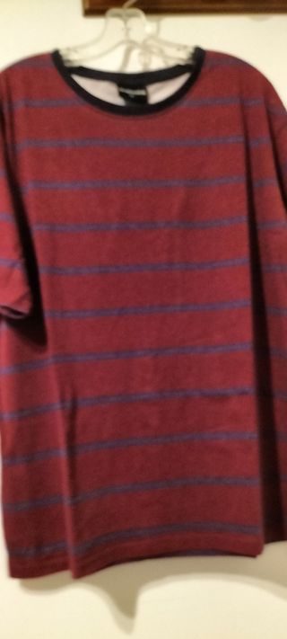 Camiseta H&M rayas rojas y azules, algodón unisex.