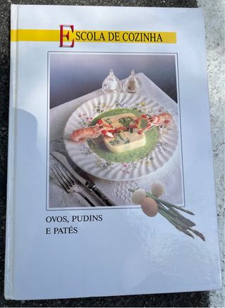 3 livros Escola de Cozinha: Entradas aperitivos e molhos Ovos pudins e patés Sobremesas e conservas