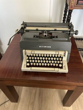 Máquina de escribir Olivetti