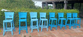 Sillas ratán azul y amarilla