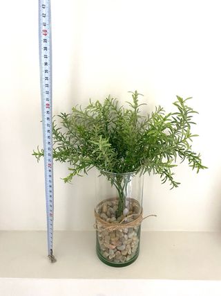 Jarron de cristal colindrico con planta artificial