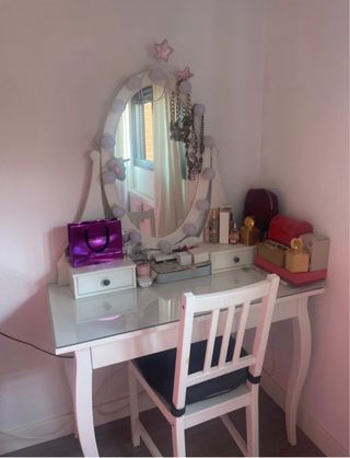 Tocador blanco con espejo