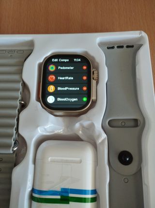 Smartwatch dorado y gris + auriculares
