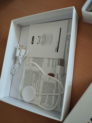 Smartwatch dorado y gris + auriculares