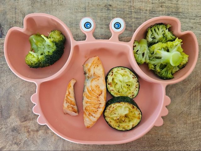 Plato bebé silicona BLW + Babero silicona