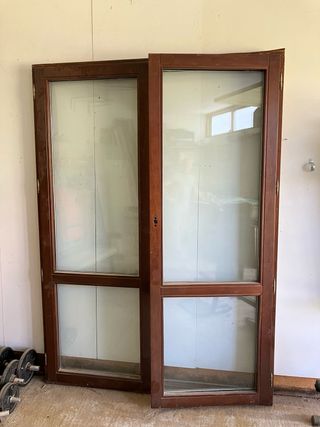 Balcón de madera Iroko con cristales de camara