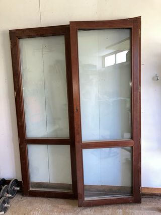 Balcón de madera Iroko con cristales de camara