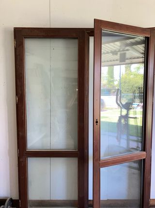 Balcón de madera Iroko con cristales de camara