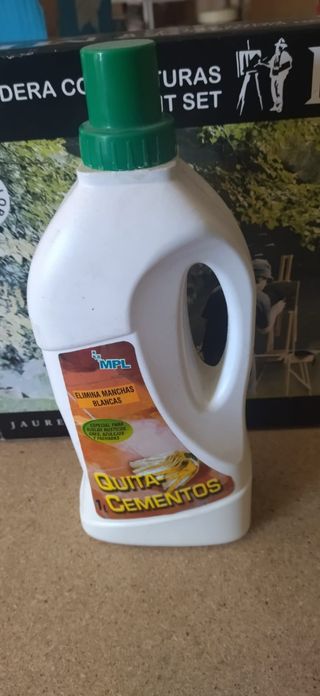 Liquidación: 13 botes de quita cemento 