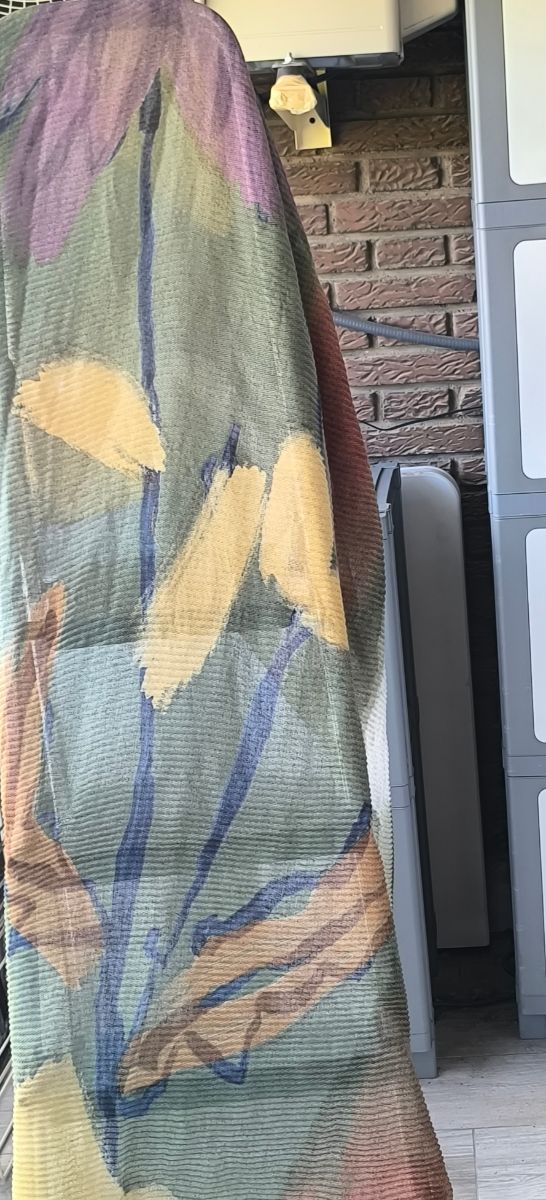 Pashmina o chal sin estrenar, con etiqueta.