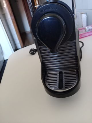 Cafetera Nespresso  muy bien cuidada tal como se