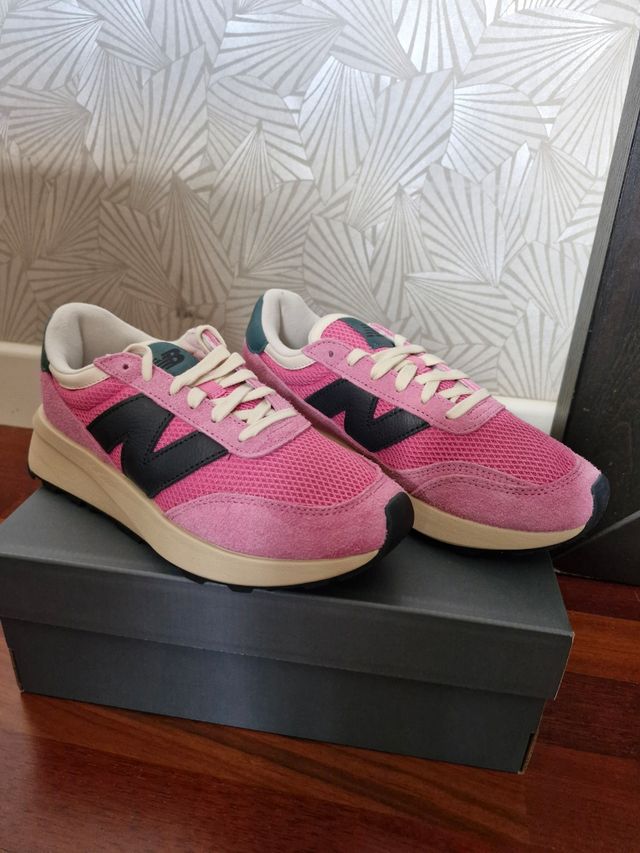 New Balance 370 rosas y negras