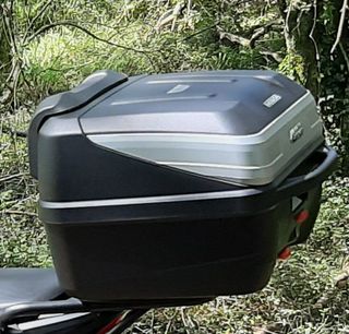 Baul Givi Bolt 32 con respaldo