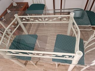 Mesa y 4 sillas hierro y cristal
