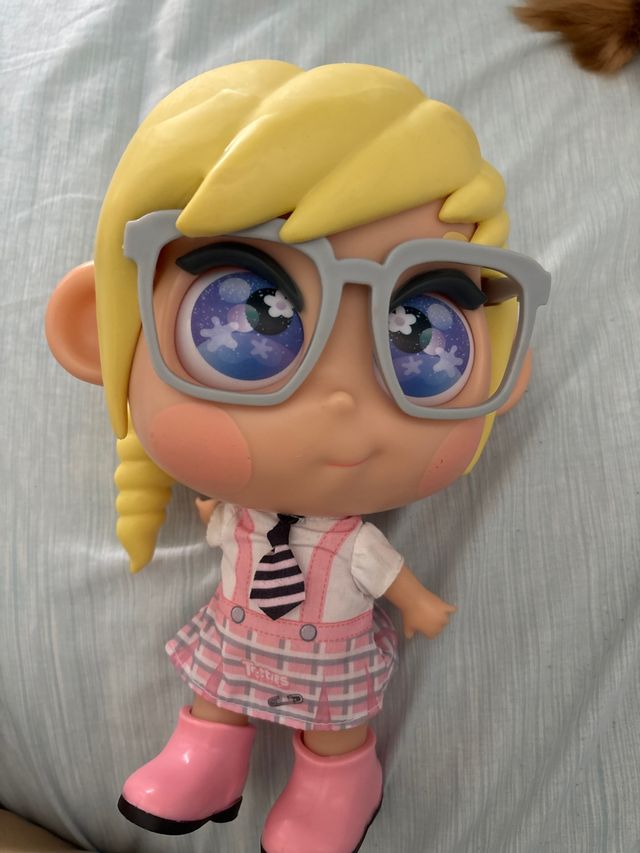 Muñeca Trotties - ojos grandes