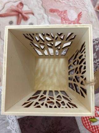 Contenitore in legno decorato
