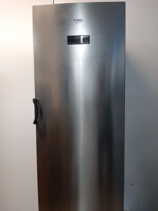 Nevera NF Beko inox.