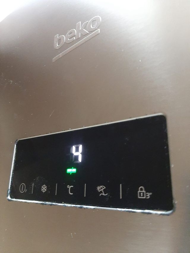 Nevera NF Beko inox.