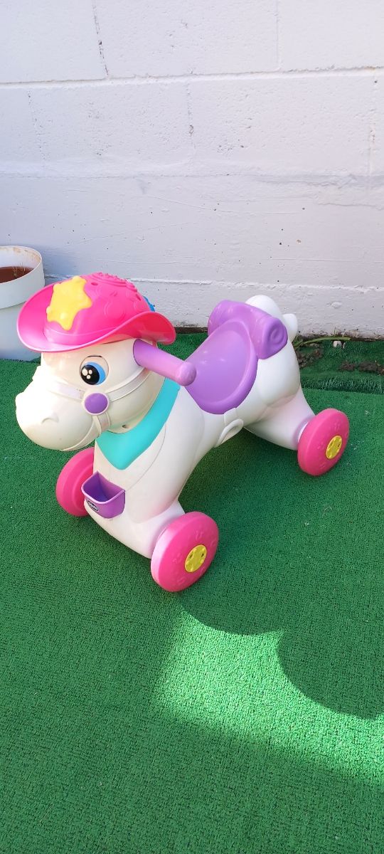 CABALLO JUGUETE ANDADOR