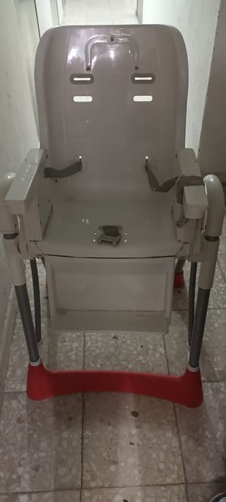 Trona bebé plegable y silla de plástico de niño