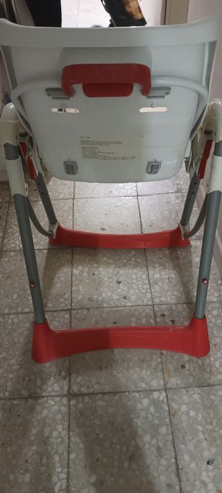 Trona bebé plegable y silla de plástico de niño