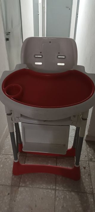 Trona bebé plegable y silla de plástico de niño