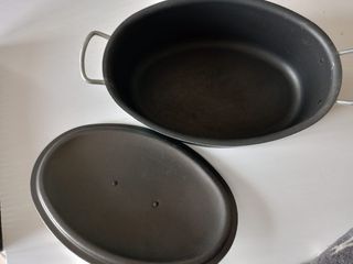 Pentola ovale in metallo nero