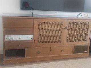 Mueble vintage con tocadiscos URGE VENTA