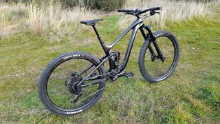 Bicicleta MTB Enduro Giant Reign Advanced Pro 1