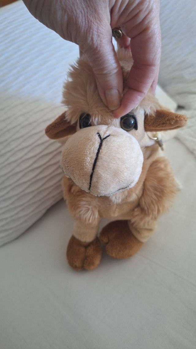 Bolso de peluche camello