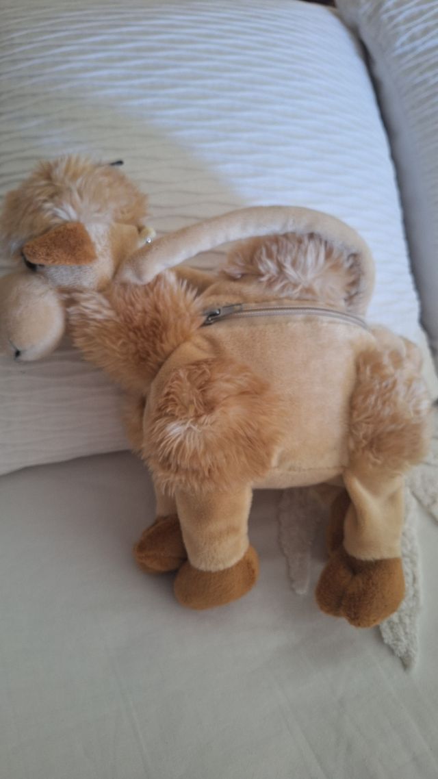 Bolso de peluche camello